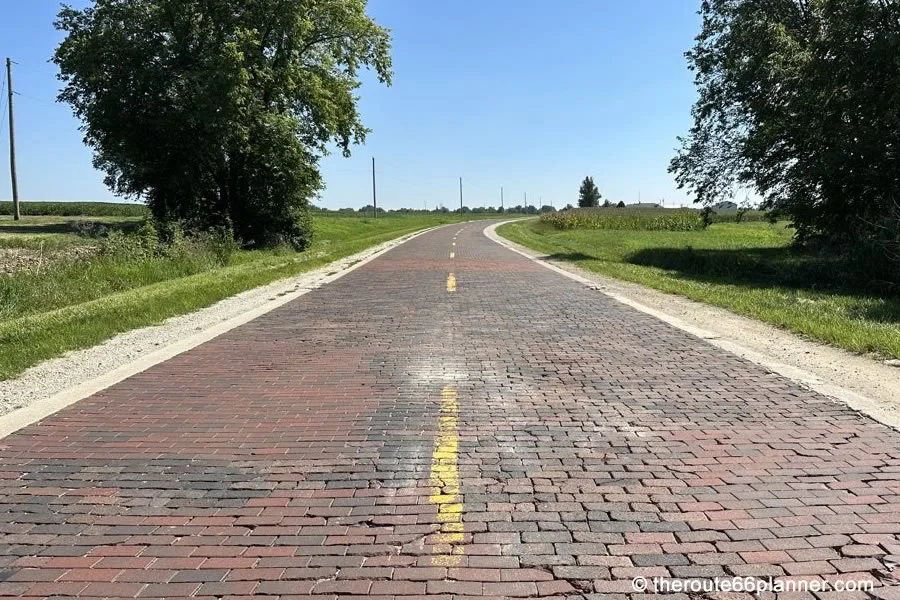 Illinois Brick Road Curve